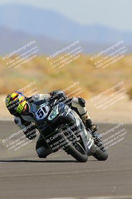 media/Oct-08-2022-SoCal Trackdays (Sat) [[1fc3beec89]]/Turn 16 (125pm)/